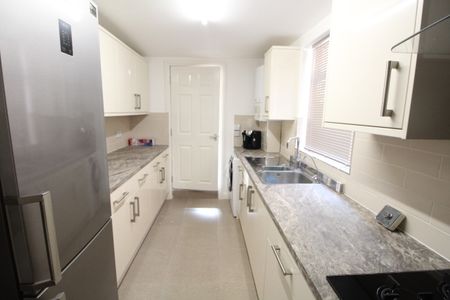 6 bedroom house to rent Malvern Road, Luton, Bedfordshire, LU1 - Photo 4