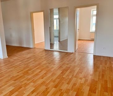 ++ 3-Raum-Wohnung mit Balkon und Pkw-Stellplatz ++ - Photo 1