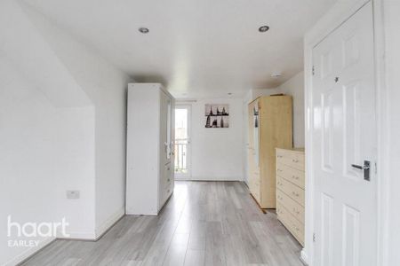 1 bedroom in a house share to rent - Photo 5