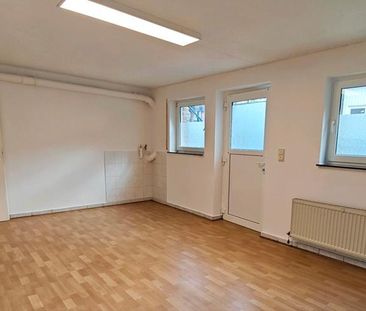 Souterrain-Wohnung, unmöbliert, neu renoviert... - Photo 1