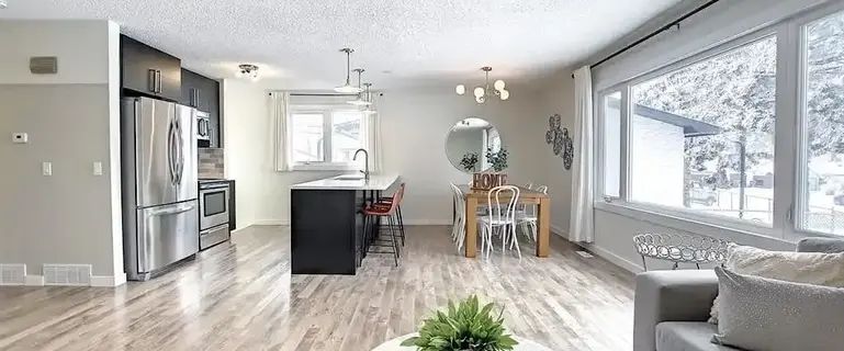 3-bedroom unit on quiet Cul-de-Sac in a calmful & friendly neighborhood | Dover Ridge Place SE, Calgary - Photo 1