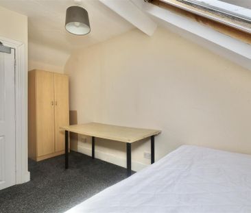 5 bedroom Student Terraced House to rent in Larkspur Terrace, Jesmo... - Photo 3