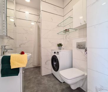 Kawalerka z dużym balkonem i miejscem parkingowym - Photo 1