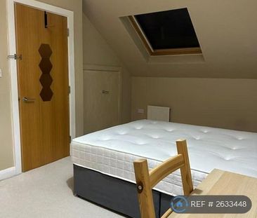 1 bedroom in a house share to rent - Photo 2