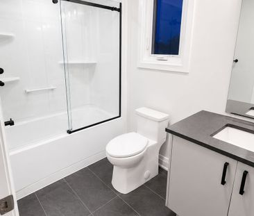 For Lease - 6441 Sunshine Common, Niagara Falls, Ontario - Photo 5