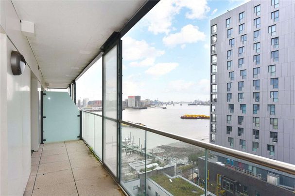 A fantastic opportunity to rent this upper floor apartment which offers impressive views overlooking the River Thames. - Photo 1