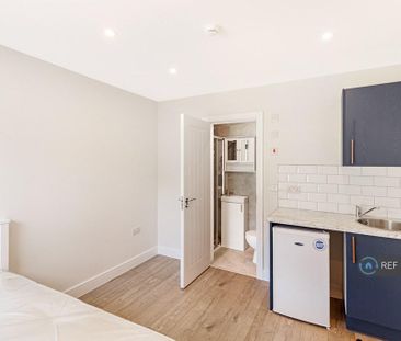 Studio to rent - Photo 2