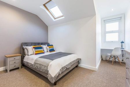 4 bedroom flat to rent - Photo 3