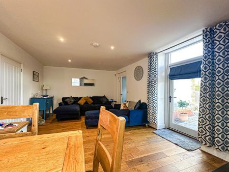 3 bedroom semi-detached house to rent - Photo 4