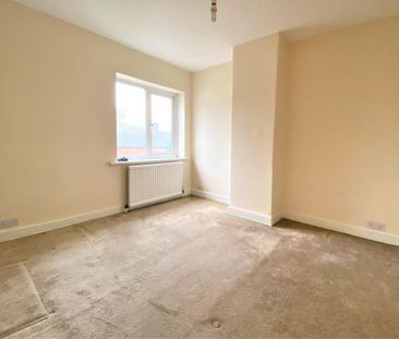 2 bedroom end of terrace house to rent - Photo 2