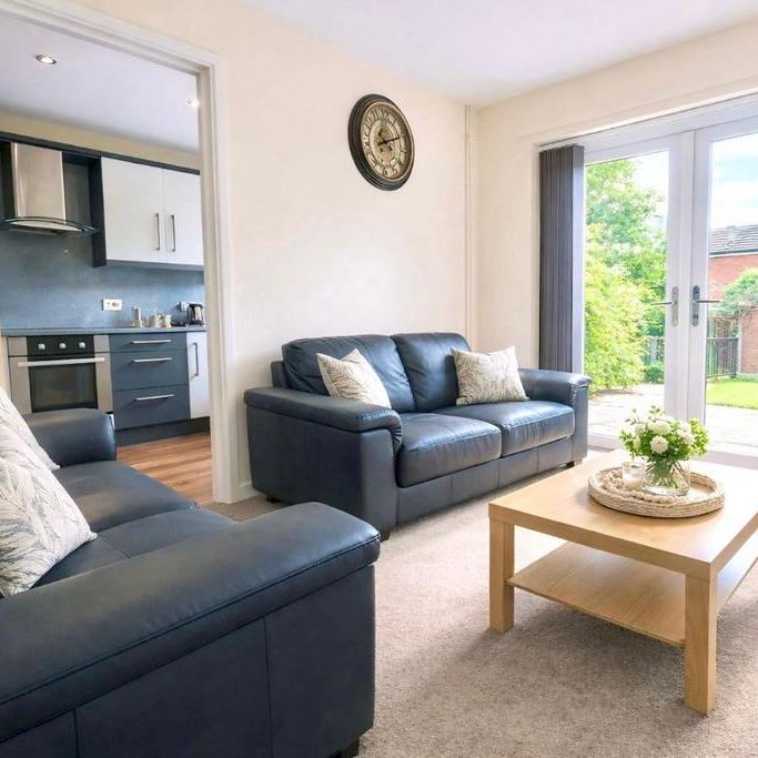 4 bedroom semi-detached house to rent - Photo 1