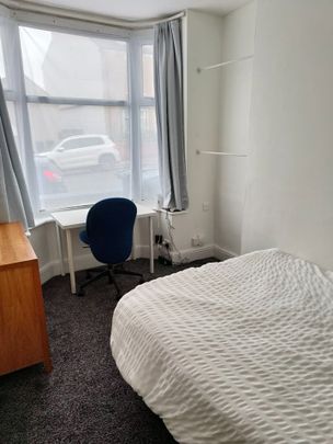 Room in a Shared House, Melbourne Road, CV5 - Photo 1
