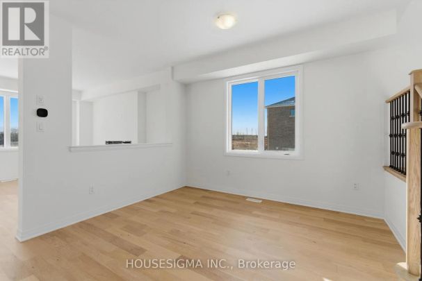 138 AVIRON CRESCENT - Photo 1