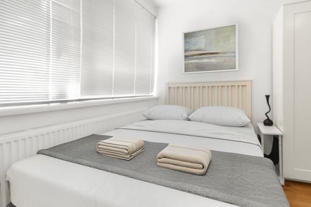 Room in a Shared Flat, Reynolds House, N4 - Photo 2