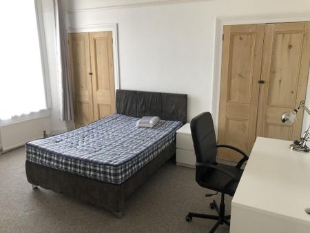 6 bedroom house to rent - Photo 3