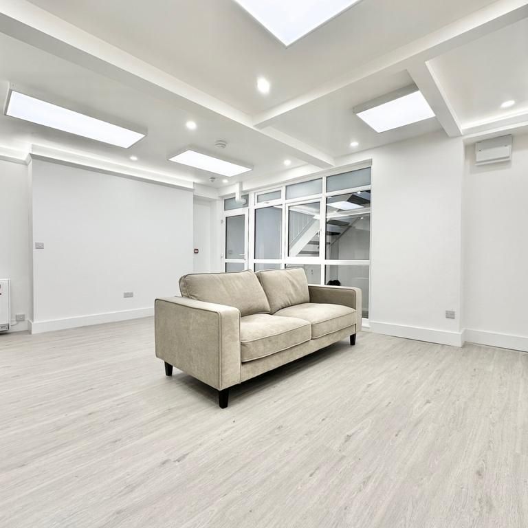 Studio to rent - Photo 1