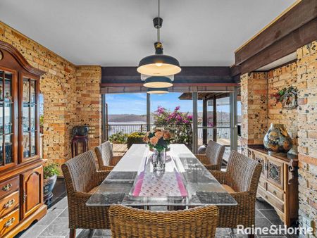 Prestigious Bayview Residence with Panoramic Pittwater and Ocean Views - Photo 4