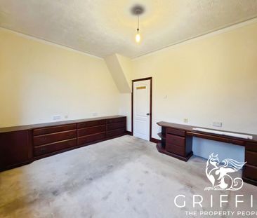 London Road, Grays, RM17 - Photo 2