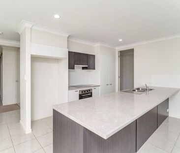 Spacious 4 bedroom home on a large block - Photo 3