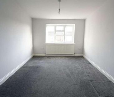 Gipsy Lane, Grays, RM17 - Photo 4