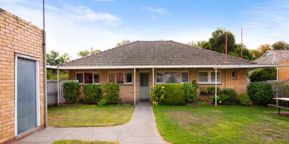 Spacious Home in Prime Bendigo Location - Photo 3