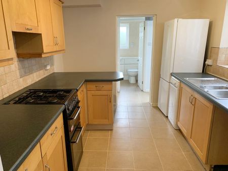 3 bedroom terraced house to rent - Photo 4