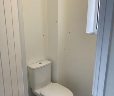 3 bedroom end of terrace house to rent - Photo 4