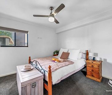 BEAUTIFULLY TWO BEDROOMS UNIT IN THE HEART OF NUNDAH - Photo 4