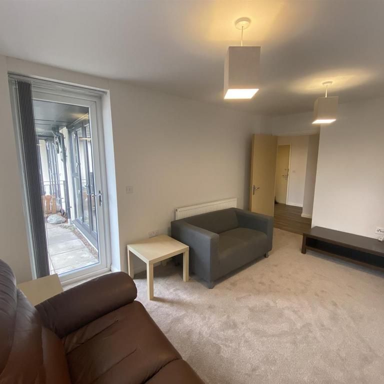 2 bedroom flat to rent - Photo 1