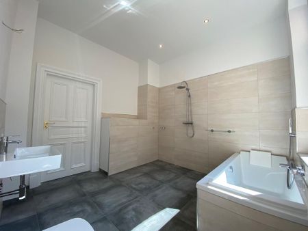 Großzügige & Helle 4 Zimmerwohnung mit Blick auf das Steintor - Photo 3