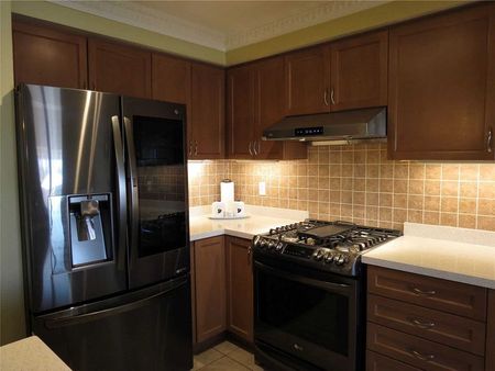 For Lease - 3472 Angel Pass Drive, Mississauga, Ontario - Photo 2