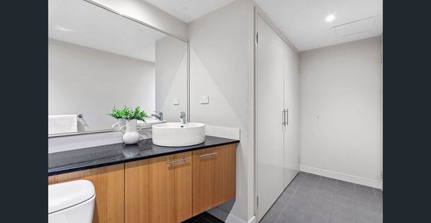 ULTRA-STYLISH APARTMENT LIVING! - Photo 1