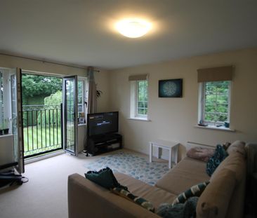 2 bed apartment to rent in Prospect Close, Bushey, WD23 - Photo 2