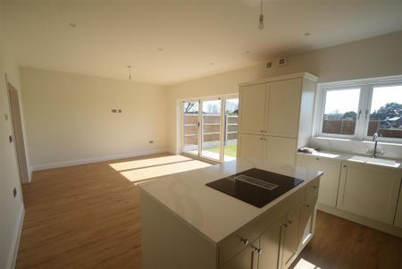 4 bedroom detached house to rent - Photo 5