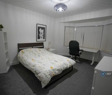 4 bedroom semi-detached house to rent - Photo 2