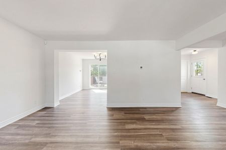 For Lease - 10 Buce Avenue, Bradford West Gwillimbury, Ontario - Photo 4