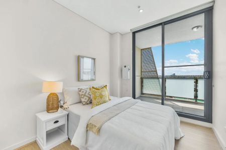 Spacious 3 Bedder with a View - Photo 2