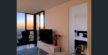 Beautiful Fully Furnished Apartment with City Views – North Melbourne - Photo 3