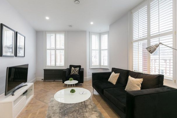 Shaftesbury Avenue - Photo 1