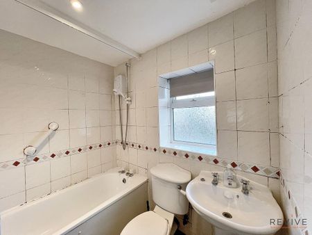3 bedroom semi-detached house to rent - Photo 2