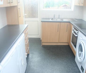 3 bedroom semi-detached house to rent - Photo 6