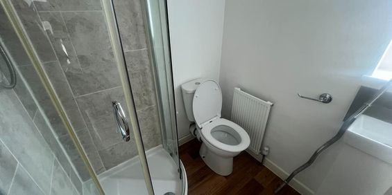 1 bedroom in a house share to rent - Photo 3