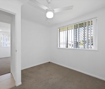 HOME WITH POOL, SHED & OUTDOOR AREA, 2 MINUTES WALK TO BEACH - Photo 2