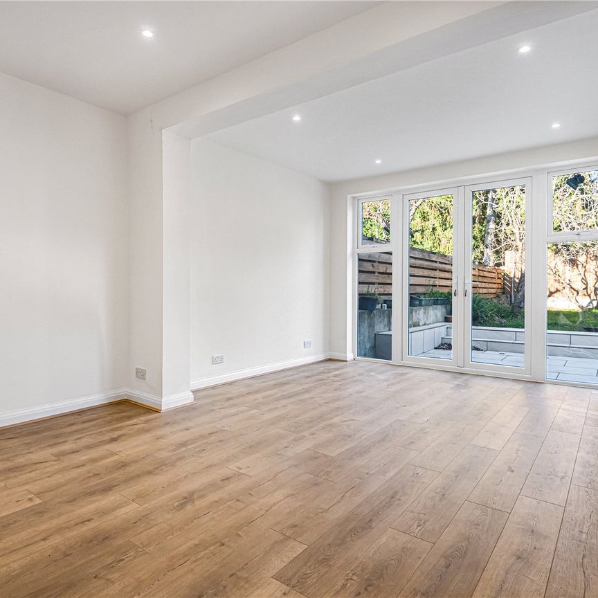 Meadway, Barnet - Photo 1