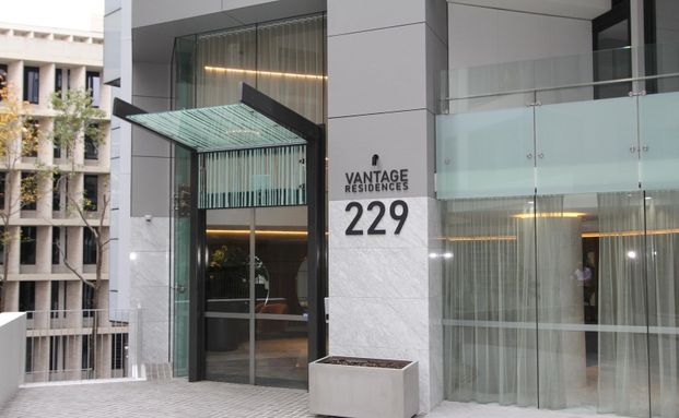 Prestigious and architecturally designed - Photo 1