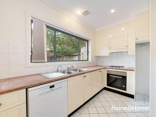 LIGHT FILLED, SPACIOUS TOWNHOUSE WITH POOL ACCESS! - Photo 1