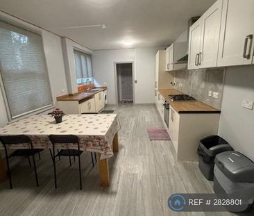 1 bedroom in a house share to rent - Photo 3