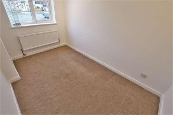 Bisley, Woking, GU24 - Photo 1