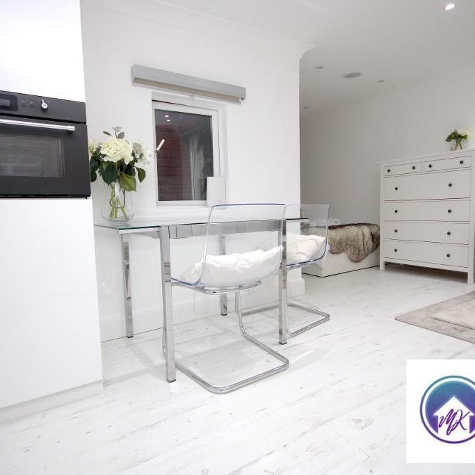 1 Bedroom Studio To Rent - Photo 1