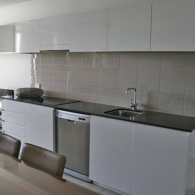 FULLY FURNISHED 1 BEDROOM APARTMENT - Photo 1